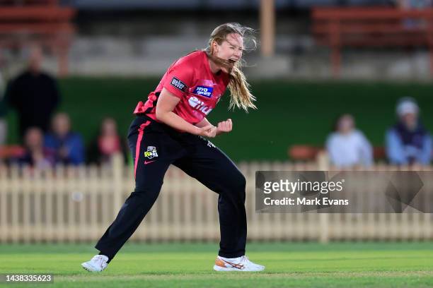 Lauren Cheatle of the Sixers celebrates the wicket of Tammy Beaumont of Thunder during the Women's Big Bash League match between the Sydney Thunder...