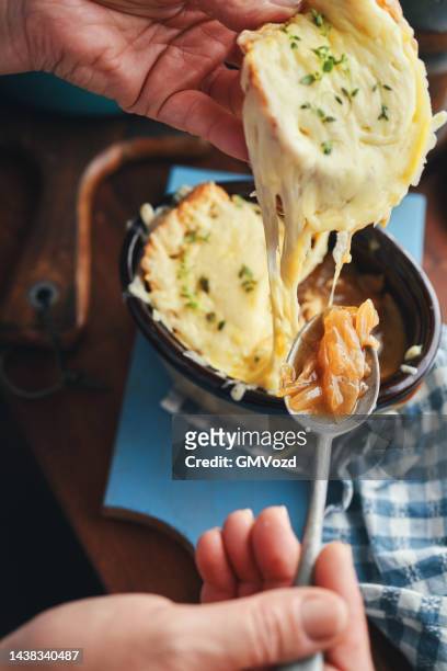 french onion soup with baked cheese - onion soup stock pictures, royalty-free photos & images