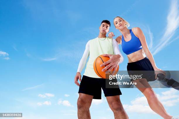 athletes looking at camera - inclinar se pose imagens e fotografias de stock