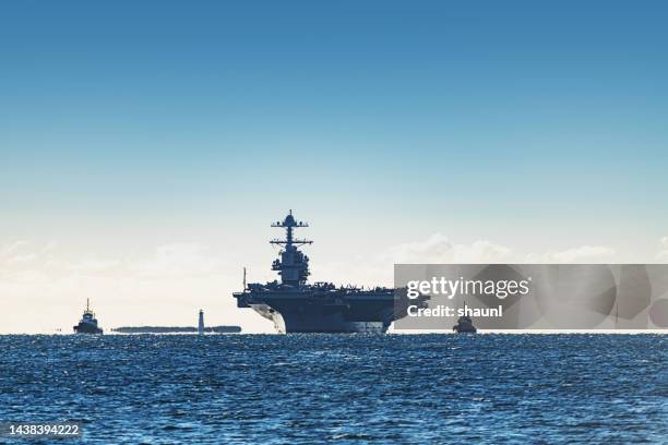 navy aircraft carrier - militair schip stockfoto's en -beelden