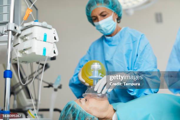 anesthesiologist controlling patient's  breathing after administering anesthetic - person on ventilator stock pictures, royalty-free photos & images