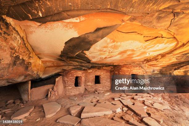 fallen roof house cedar mesa - anasazi stock-fotos und bilder