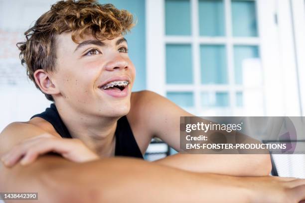 portrait of young boy smiling - orthodontics stockfoto's en -beelden