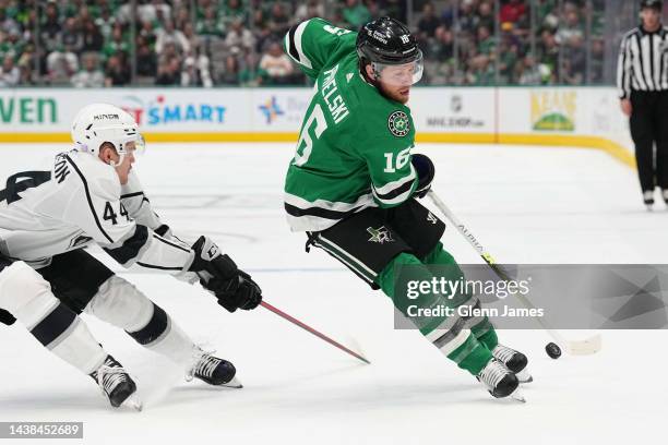 Joe Pavelski of the Dallas Stars handles the puck against the Los Angeles Kings at the American Airlines Center on November 1, 2022 in Dallas, Texas.