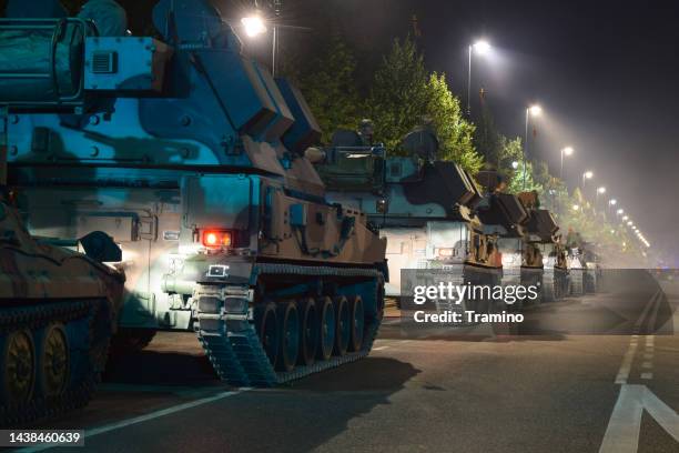 self-propelled howitzers krab on a street - armored tank stockfoto's en -beelden