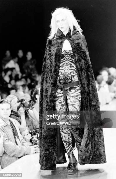 Betsey Johnson Fashion Show 1997 Photos and Premium High Res Pictures ...