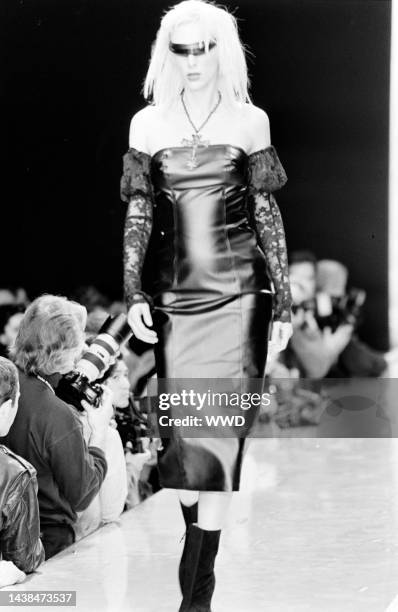 Betsey Johnson Fashion Show 1997 Photos and Premium High Res Pictures ...