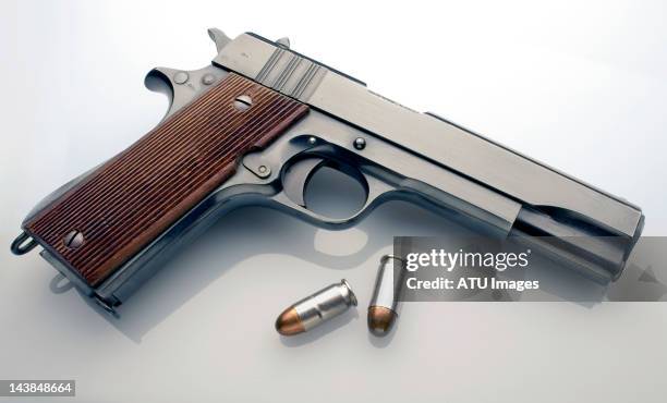 45 automatic pistol profile with bullets - pistole stock-fotos und bilder