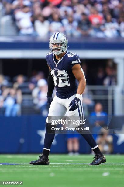 Anthony Barr of the Dallas Cowboys gets set against the Chicago Bears at AT&T Stadium on October 30, 2022 in Arlington, Texas.