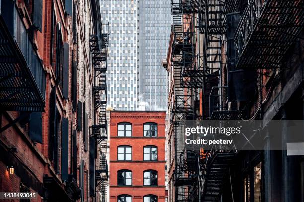 new york city - alley in tribeca district - soho new york 個照片及圖片檔