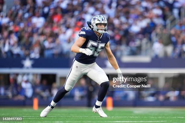 Leighton Vander Esch of the Dallas Cowboys defends against the Chicago Bears at AT&T Stadium on October 30, 2022 in Arlington, Texas.