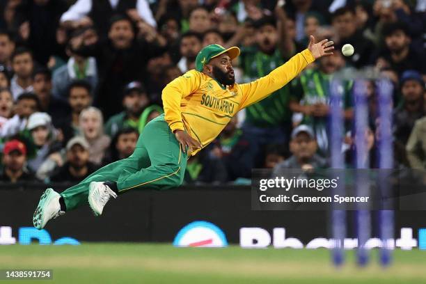 Temba Bavuma of South Africa attempts a catch during the ICC Men's T20 World Cup match between Pakistan and South Africa at Sydney Cricket Ground on...