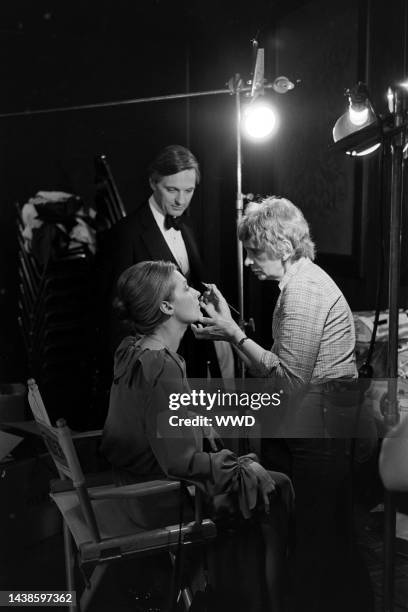 Meryl Streep and Alan Alda prepare for filming during production of "The Seduction of Joe Tynan" in Baltimore, Maryland, on May 26, 1978.