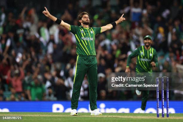 Shaheen Shah Afridi of Pakistan celebrates dismissing Quinton de Kock of South Africa during the ICC Men's T20 World Cup match between Pakistan and...