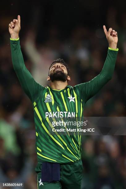 Shadab Khan of Pakistan celebrates taking the wicket of Temba Bavuma of South Africa for 36 runs during the ICC Men's T20 World Cup match between...