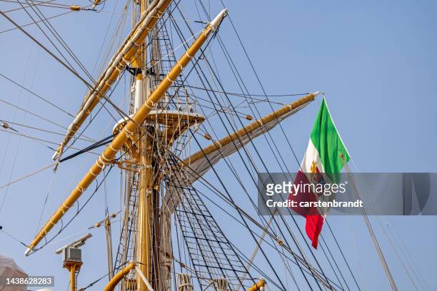 italian flag on a tall ship - rigging stock pictures, royalty-free photos & images