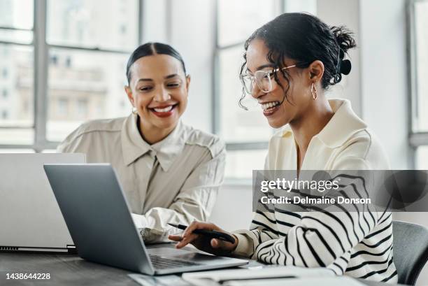 business women, laptop and teamwork in startup office for data analysis team reading, laughing and talking while online. female management employees working together kpi report, research and planning - two women talking stockfoto's en -beelden