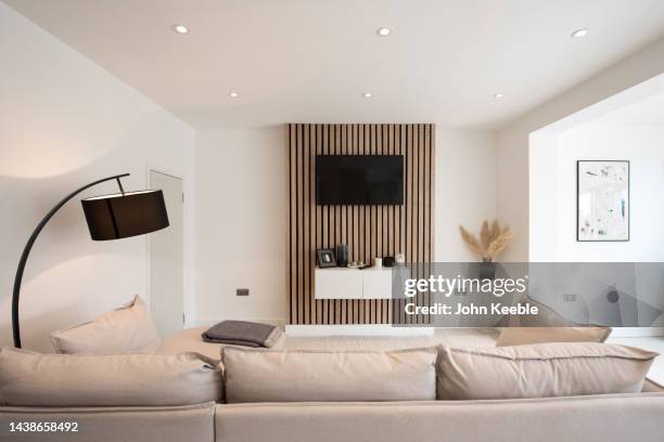 property lounge interiors - downlight stock-fotos und bilder