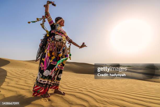 indian woman dancing on a sand dune, desert village, india - rajasthan dance stock pictures, royalty-free photos & images