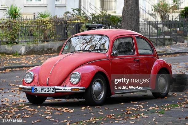 an old red volkswagen beetle (vw 1200) from 1975 - 1975 stock pictures, royalty-free photos & images