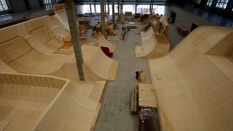 https://media.gettyimages.com/id/1438751381/video/timelapse-of-wooden-skateboard-ramps-in-spacious-hall.jpg?b=1&s=640x640&k=20&c=xL4fEOaOL7U8sEaet3WhRSLNkjTwRpBPCG3VxUbo1nw=