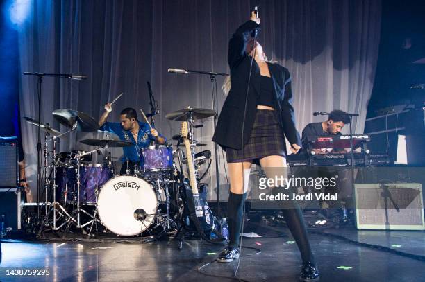 Joel Amey and Ellie Roswell of Wolf Alice perform on stage at Sala Apolo on November 03, 2022 in Barcelona, Spain.