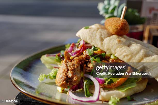 chicken sandwich on the plate and outdoor table. - kebab stock-fotos und bilder