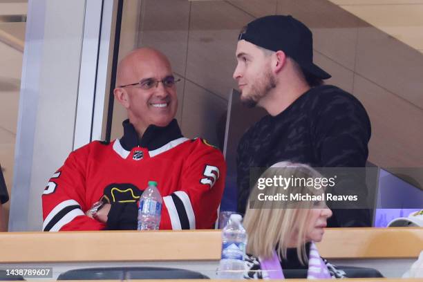 New Chicago White Sox manager Pedro Grifol talks with Yasmani Grandal during the first period between the Chicago Blackhawks and the Los Angeles...