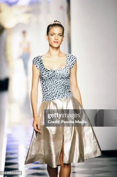 Blumarine Spring 2001 Ready to Wear Runway Show