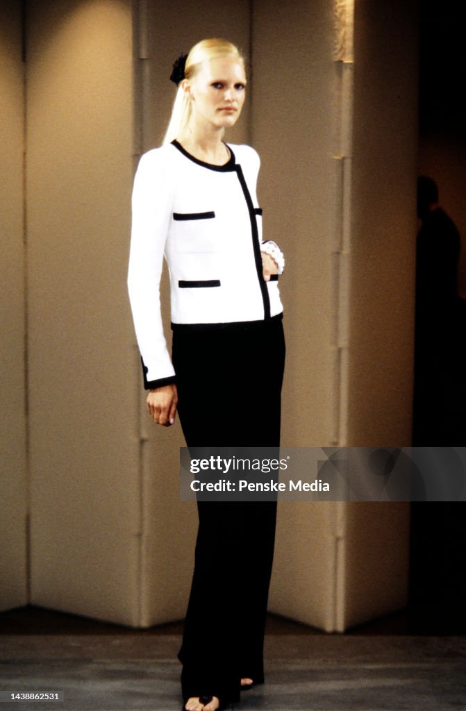 Chanel 1997-1998 Cruise Collection Fashion Show Fotografía de
