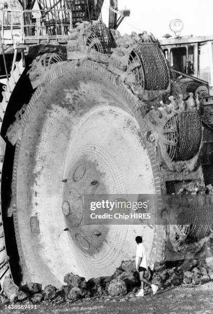 La construction du canal de Jonglei au Soudan en octobre 1982..