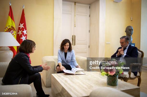 The new senior prosecutor of the Community of Madrid, Almudena Lastra; the president of the Community of Madrid, Isabel Diaz Ayuso, and the counselor...