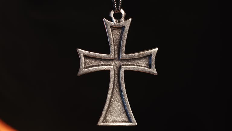 https://media.gettyimages.com/id/1438926324/video/christian-religion-symbol-cross-and-fire-flames.jpg?b=1&s=640x640&k=20&c=bTuzoSjh-lEGLv4TPWADgP8JOGuEXlKFQW1KgWSUtnQ=