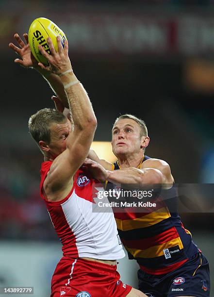 Ryan O'Keefe of the Swans takes a mark during the round six AFL match between the Sydney Swans and the Adelaide Crows at the Sydney Cricket Ground on...
