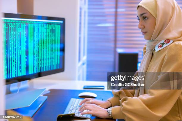 breaking new grounds - computer scientists stock pictures, royalty-free photos & images