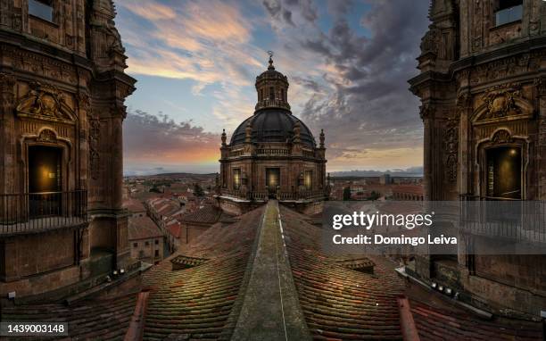 la clerecia church, salamanca,  castile and leon, spain - salamanca fotografías e imágenes de stock