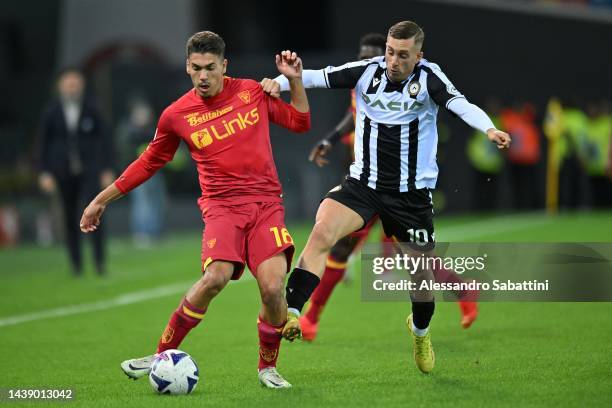 Joan Gonzalez of US Lecce competes for the ball with Gerard Deulofeu of Udinese Calcio during the Serie A match between Udinese Calcio and US Lecce...