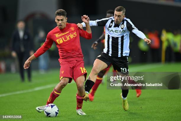 Joan Gonzalez of US Lecce competes for the ball with Gerard Deulofeu of Udinese Calcio during the Serie A match between Udinese Calcio and US Lecce...
