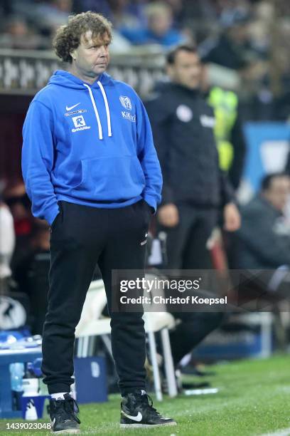 Head coach Stefan Kraemer of Meppen reacts during the 3. Liga match between SV Meppen and SV Wehen Wiesbaden at Haensch-Arena on November 04, 2022 in...