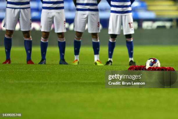 Reading players observe a minute's silence for remembrance day prior to the Sky Bet Championship between Reading and Preston North End at Select Car...