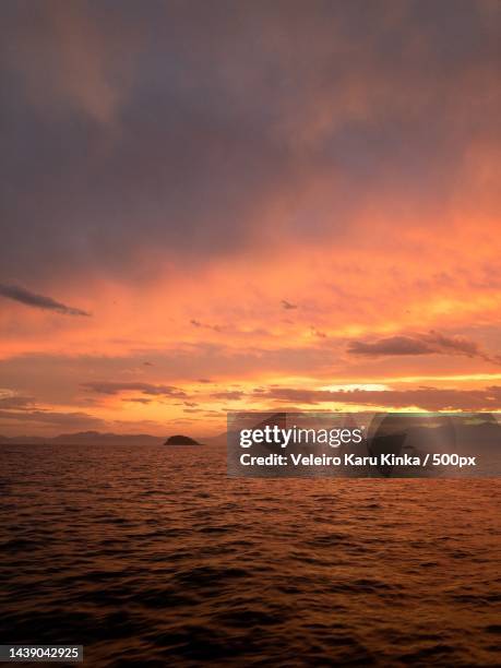 scenic view of sea against dramatic sky during sunset,angra dos reis,state of rio de janeiro,brazil - veleiro stockfoto's en -beelden