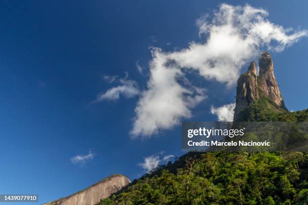 dedo de deus em teresópolis - em cima de foto e immagini stock