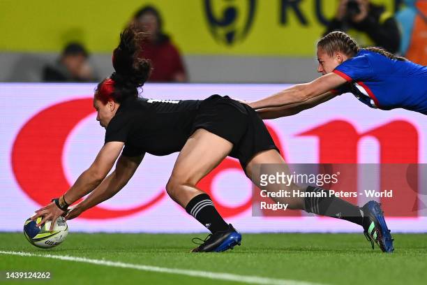 Ruby Tui of New Zealand scores a tryduring Rugby World Cup 2021 Semifinal match between New Zealand and France at Eden Park on November 05 in...