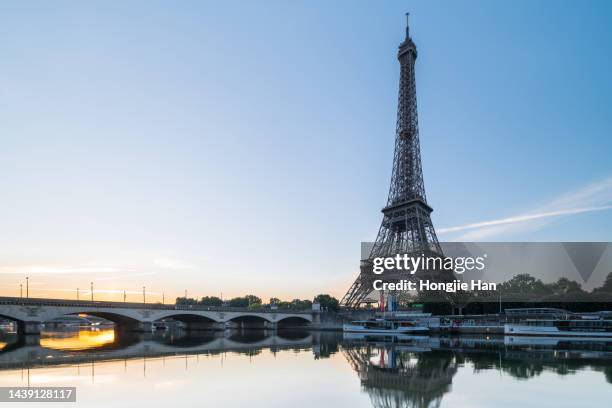 eiffel tower, paris, france. - eiffel tower paris stockfoto's en -beelden