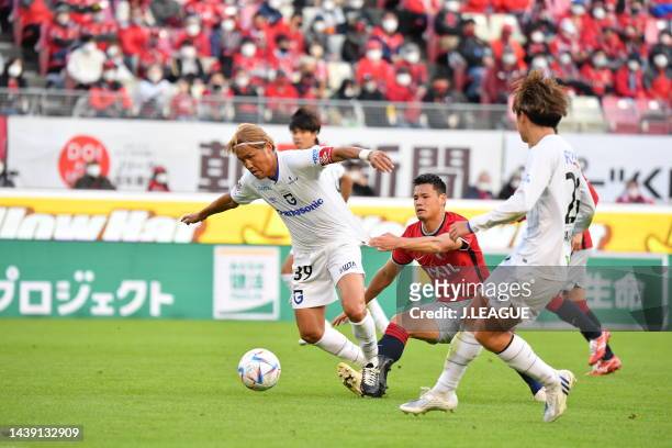 Takashi USAMI of Gamba Osaka in action during the J.LEAGUE Meiji Yasuda J1 34th Sec. Match between Kashima Antlers and Gamba Osaka at Kashima Soccer...