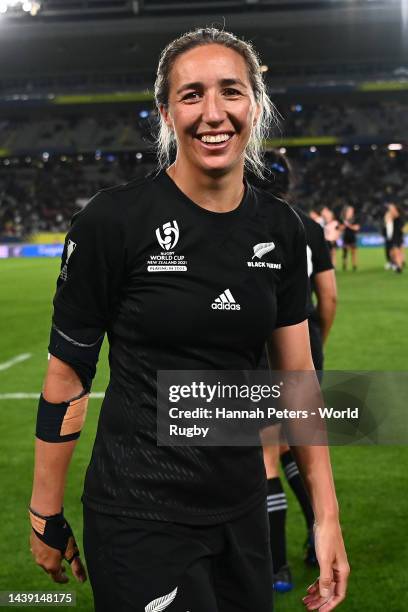 Sarah Hirini of New Zealand celebrates winning the Rugby World Cup 2021 Semifinal match between New Zealand and France at Eden Park on November 05 in...