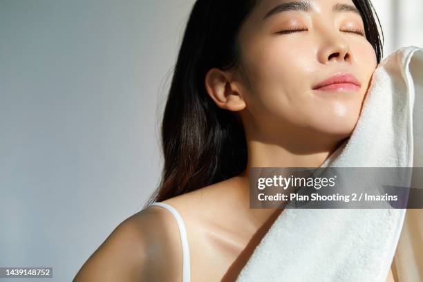 woman, light, beauty, ultraviolet - coreia imagens e fotografias de stock