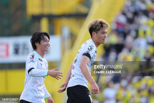 Shuto MACHINO of Shonan Bellmare celebrates scoring his side's first goal during the J.LEAGUE Meiji Yasuda J1 34th Sec. Match between Kashiwa Reysol...