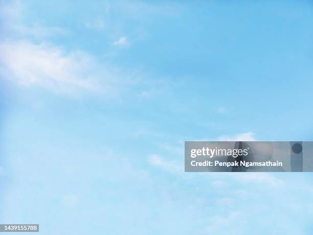 white cloudy in the blue sky natural background, copy space for write text in four frame on white background - 高層雲 個照片及圖片檔