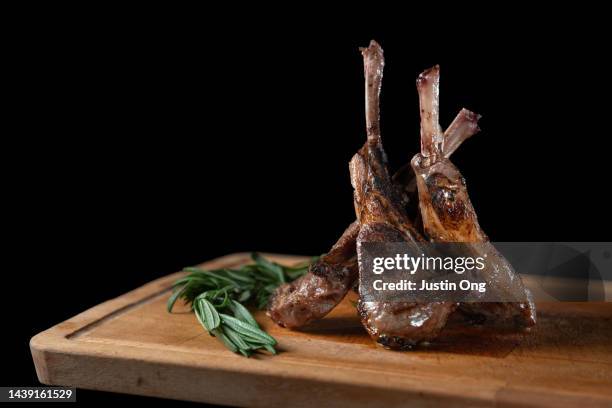 grilled lamb ribs on wooden board - lamb roast fotografías e imágenes de stock